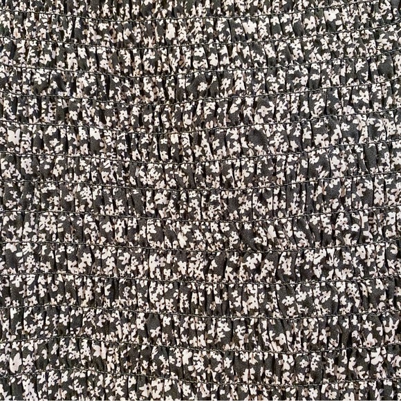 Peplum floral blouse 💐 - Picture 3 of 4